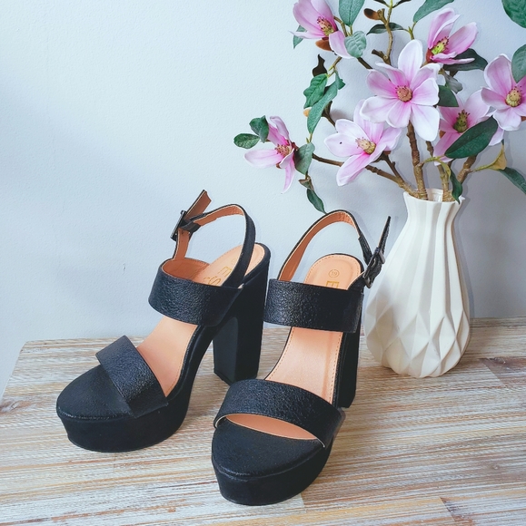 NWOT Black Heels - Picture 4 of 8